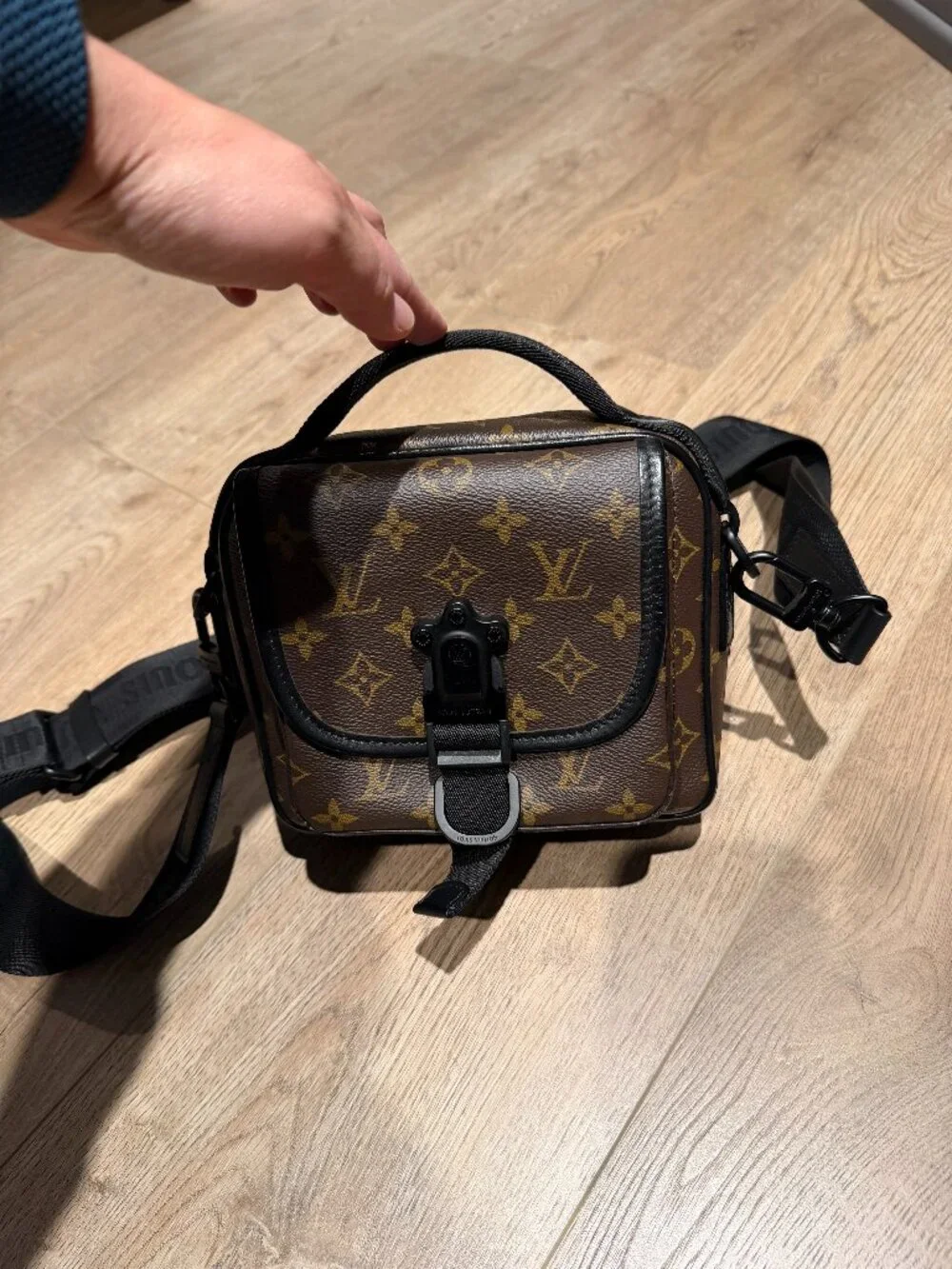 Louis Vuitton Quest Messenger